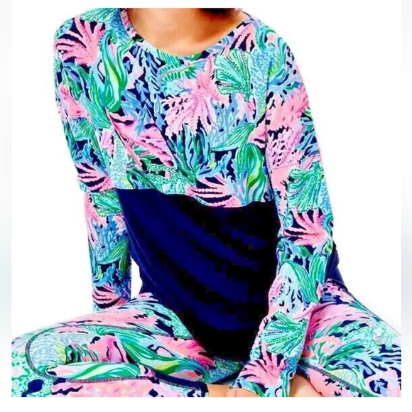 NWT LILLY PULITZER FINN TOP AND LEGGINGS SET BRINGING MERMAID BACK - Picture 6 of 12